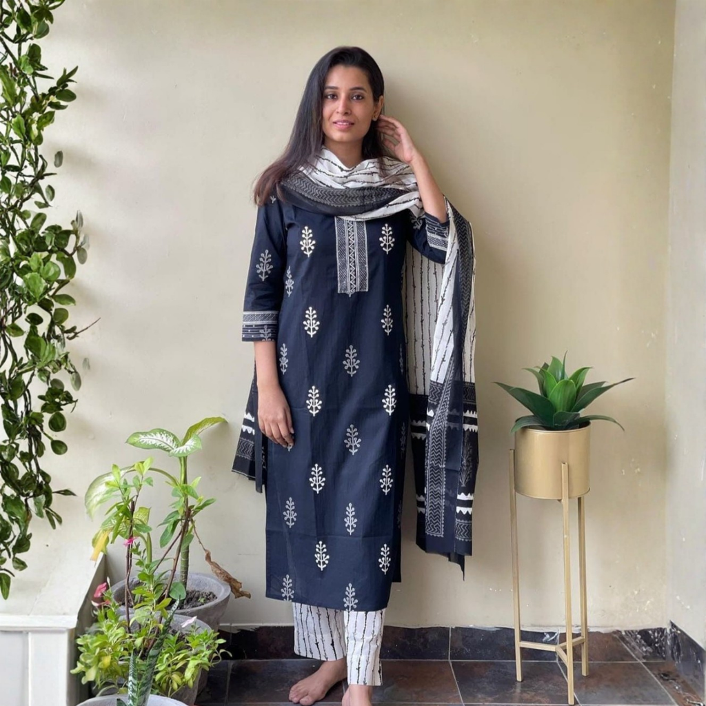 Pack of 3 Kurta Pant Set with Dupatta (DMK-10)